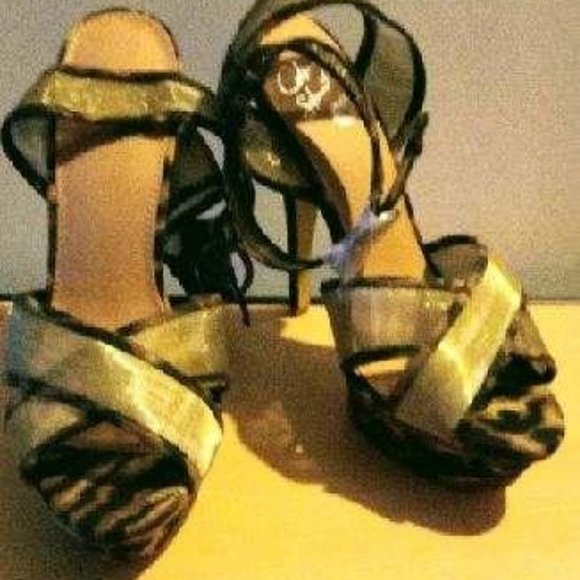 Shoes - Picture 4 of 6